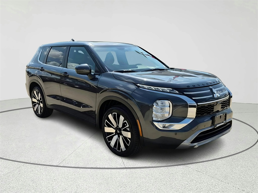 2025 Mitsubishi Outlander SE - 2