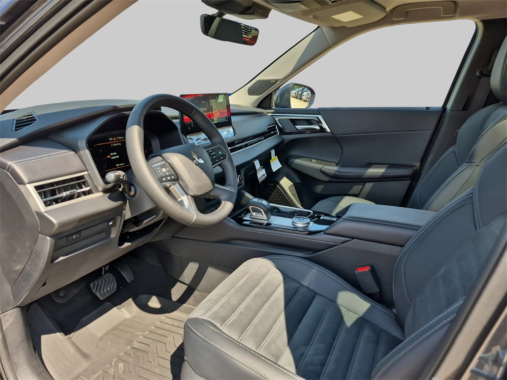 2025 Mitsubishi Outlander SE - 8