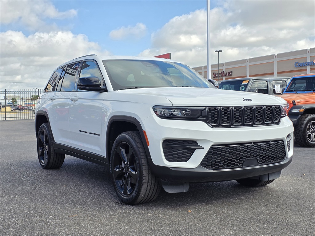 2023 Jeep Grand Cherokee Altitude X - 2