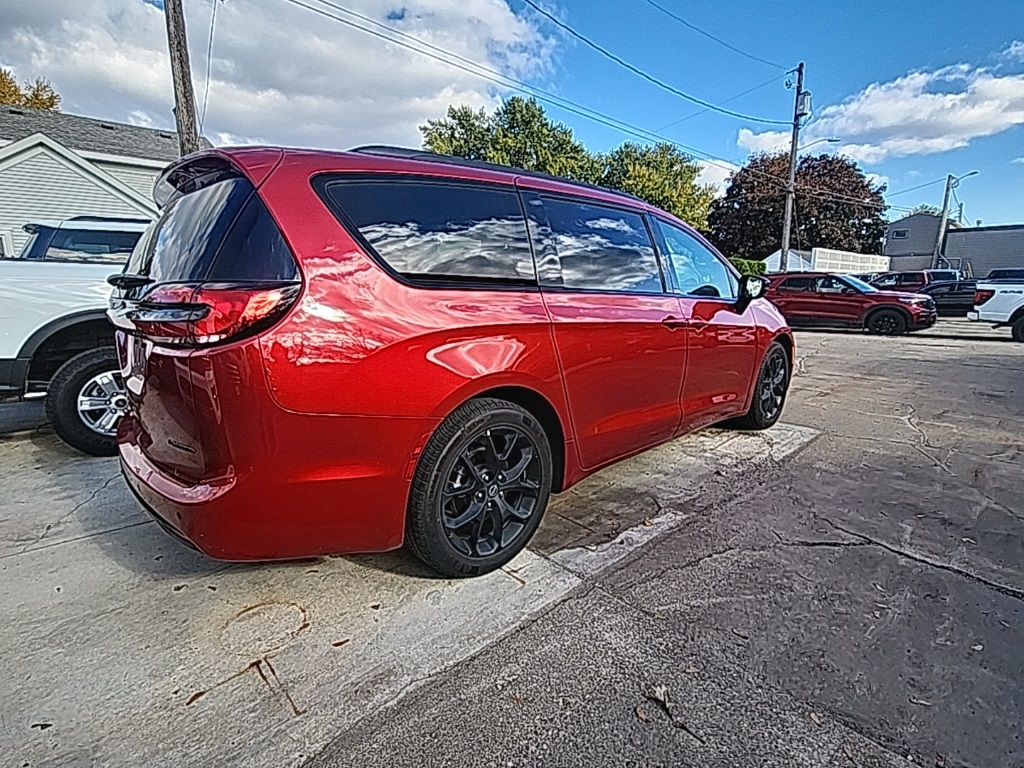 2025 Chrysler Pacifica