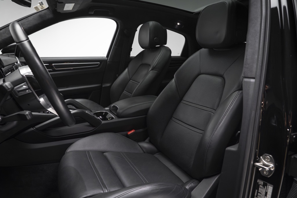 2021 Porsche Cayenne Coupe - Thumbnail 3