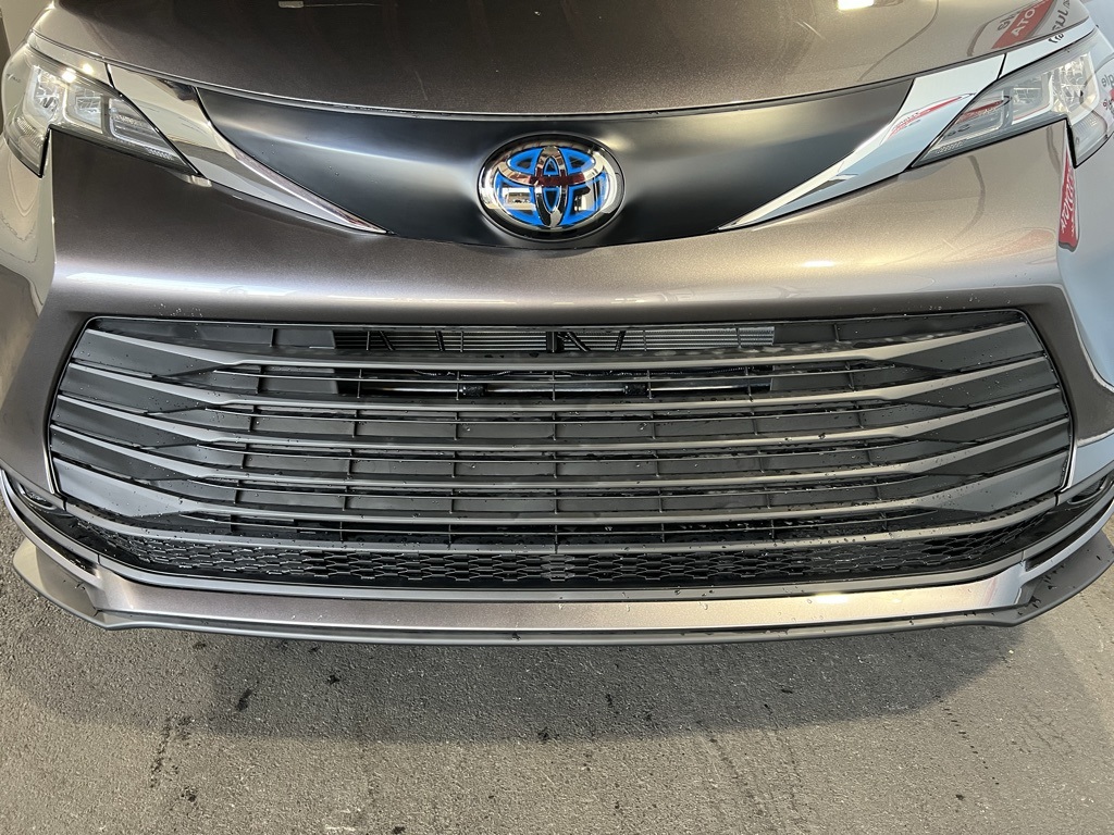 Thumbnail: 2025 Toyota Sienna - 12