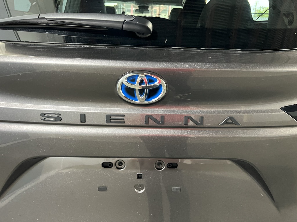 Thumbnail: 2025 Toyota Sienna - 20