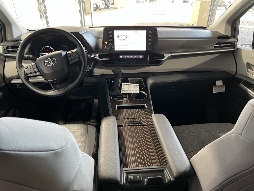 Thumbnail: 2025 Toyota Sienna - 25