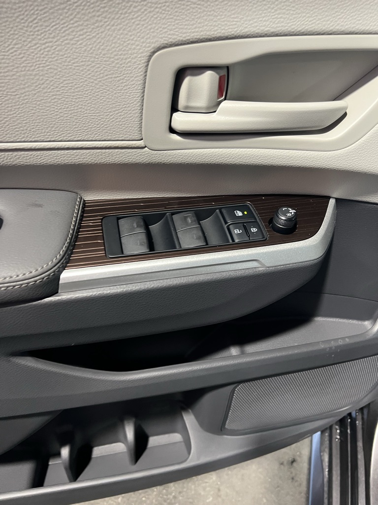 Thumbnail: 2025 Toyota Sienna - 27