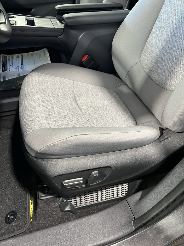 Thumbnail: 2025 Toyota Sienna - 28