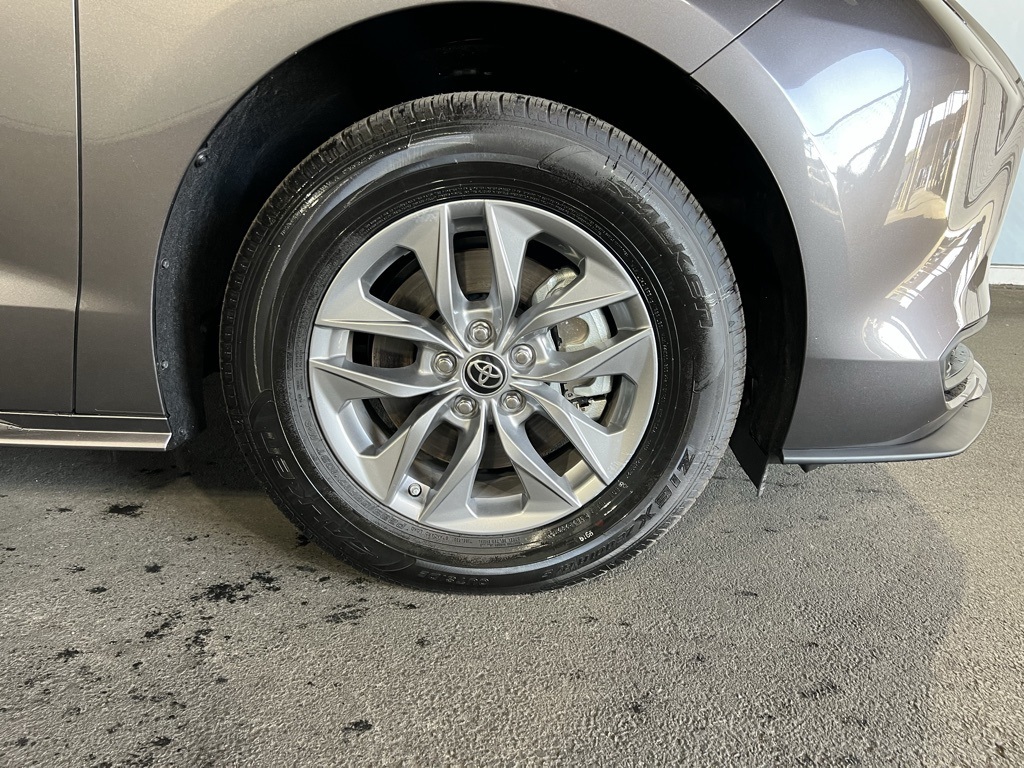 Thumbnail: 2025 Toyota Sienna - 7