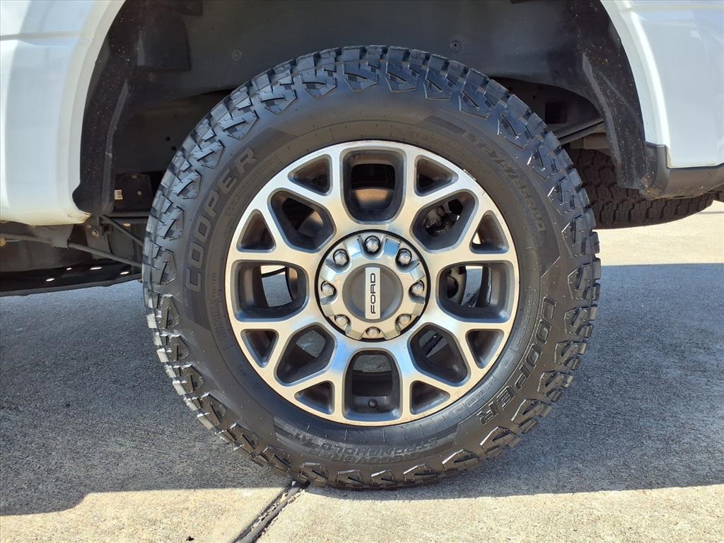 2020 Ford F-250SD Lariat White at Autostrade