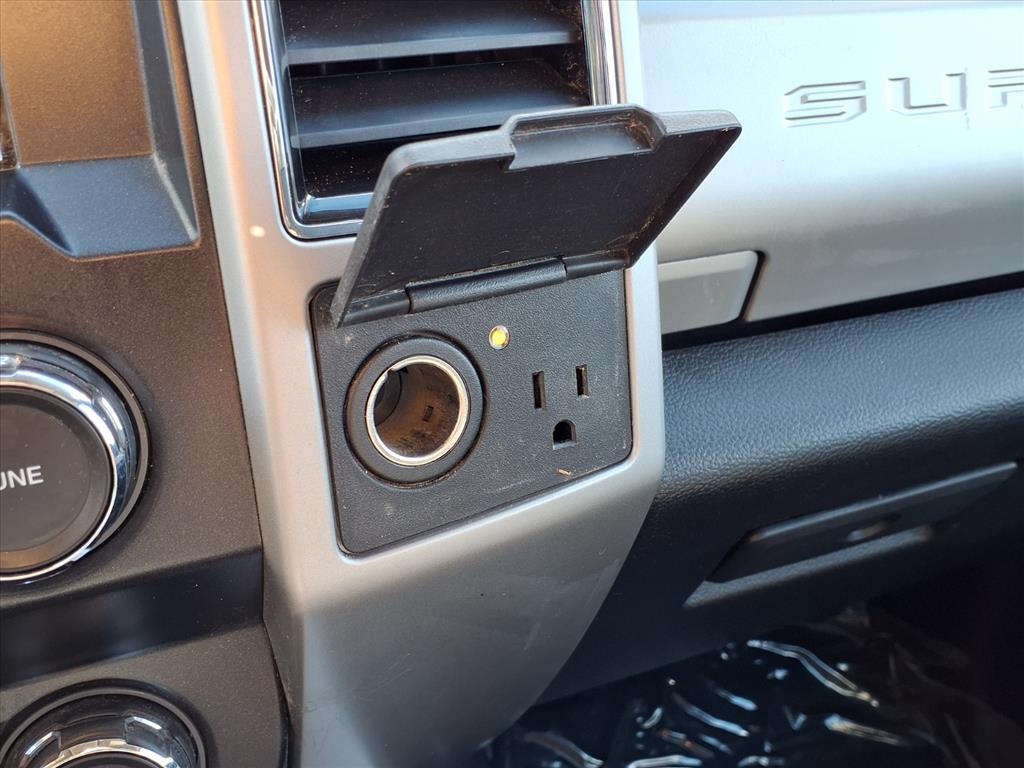 2020 Ford F-250SD Lariat White at Autostrade