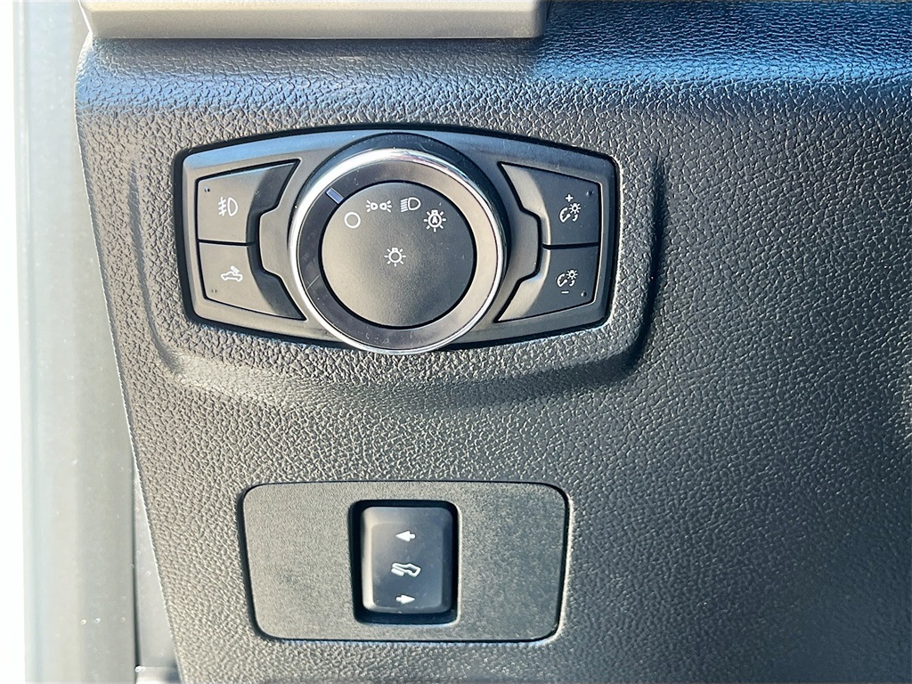 2017 Ford F-250SD Lariat White at Autostrade