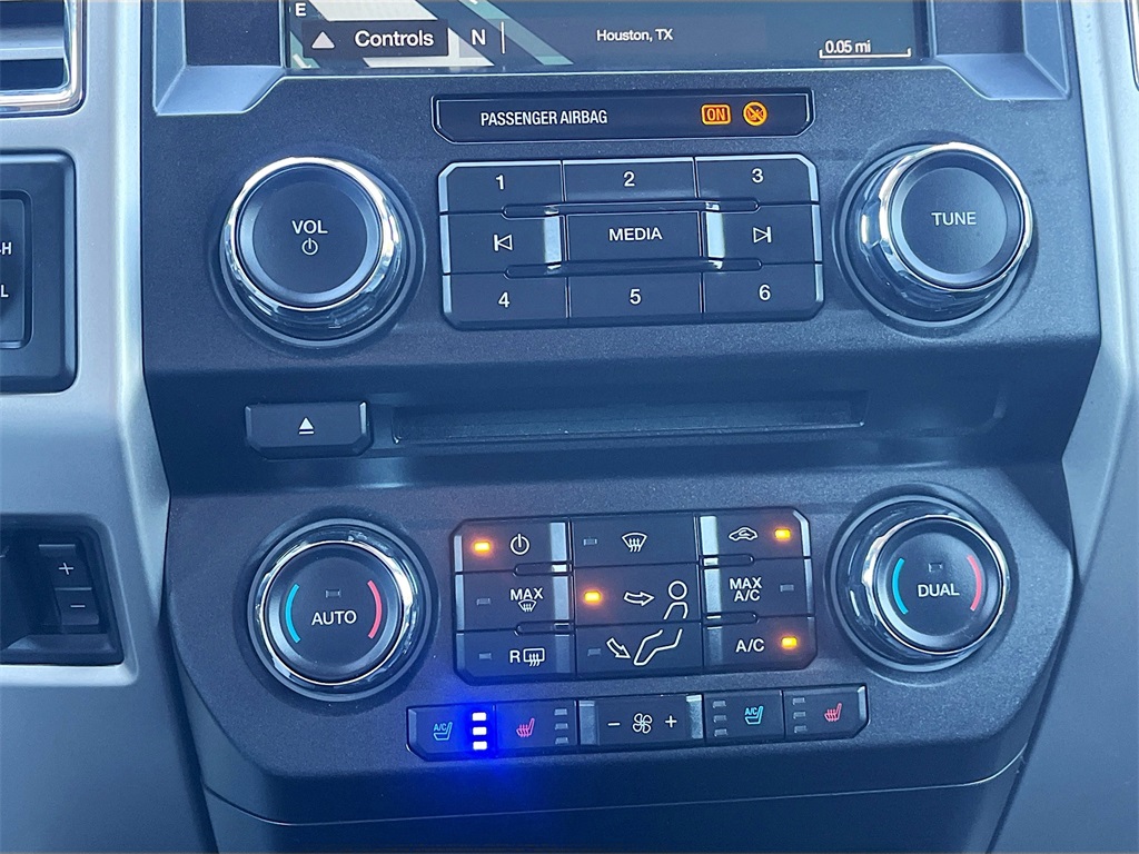 2017 Ford F-250SD Lariat White at Autostrade