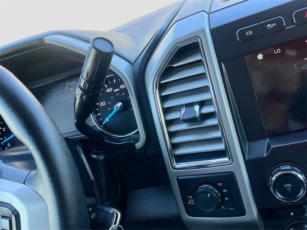 2017 Ford F-250SD Lariat White at Autostrade