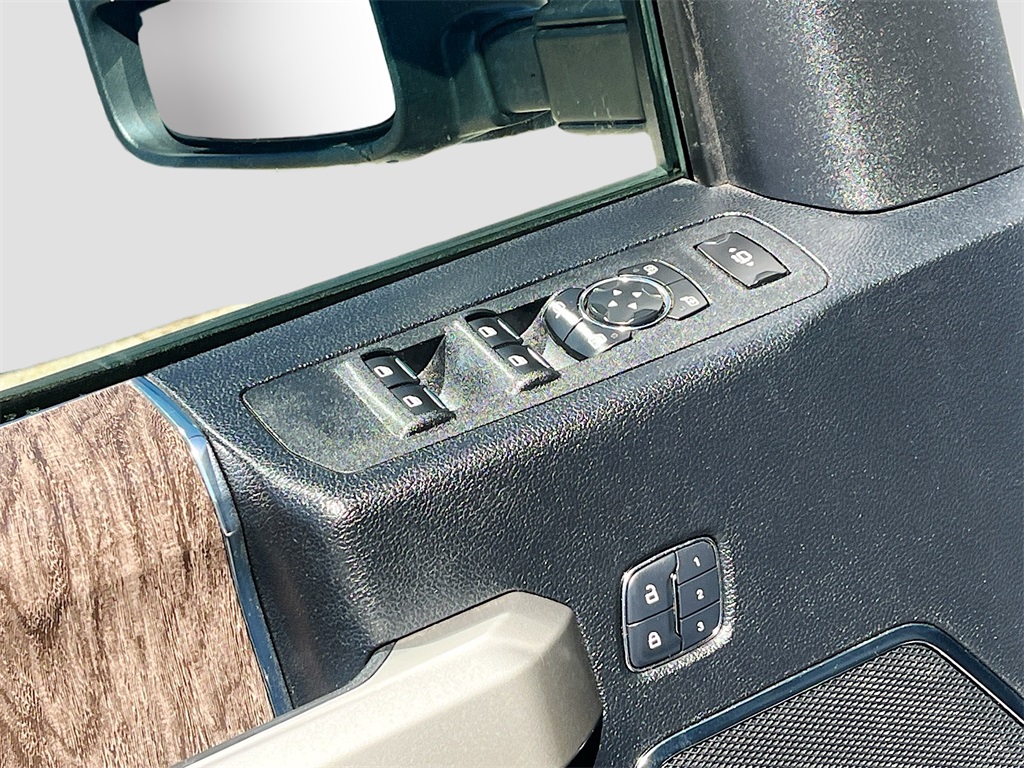 2017 Ford F-250SD Lariat White at Autostrade