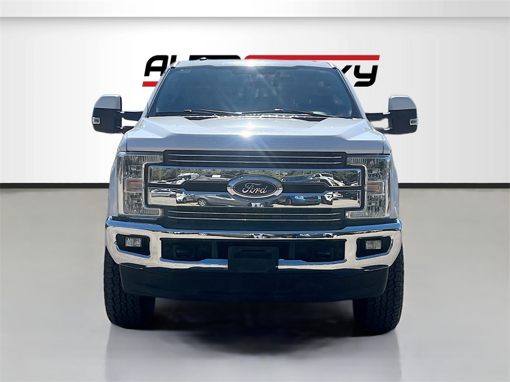 2017 Ford F-250SD Lariat White at Autostrade