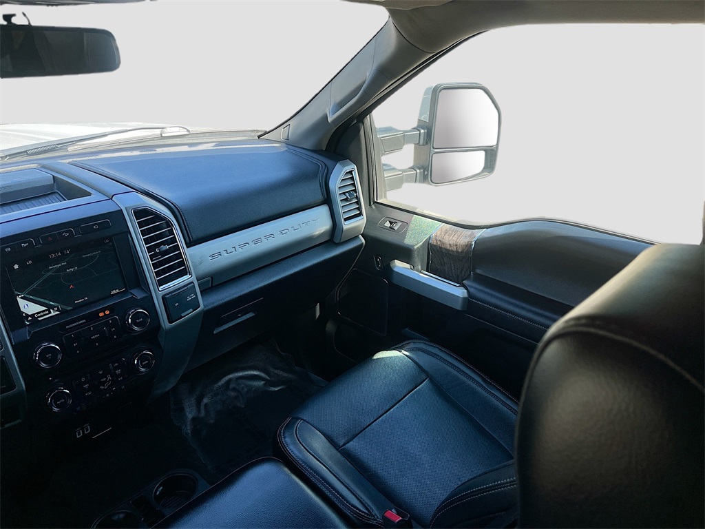 2017 Ford F-250SD Lariat White at Autostrade