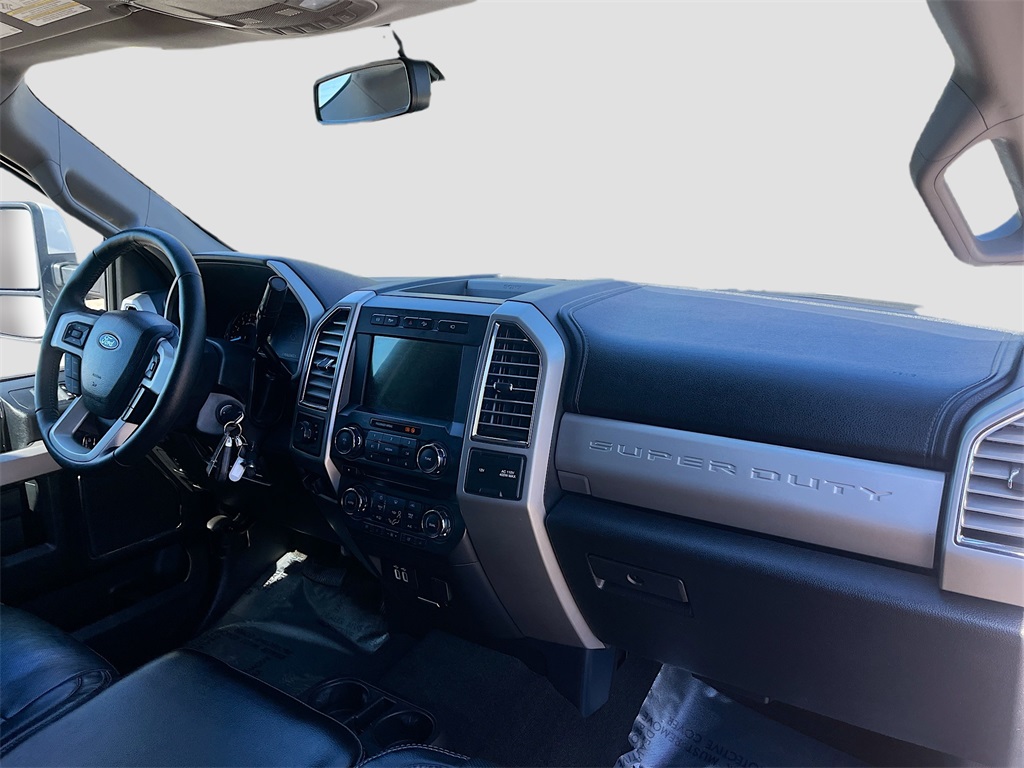 2017 Ford F-250SD Lariat White at Autostrade