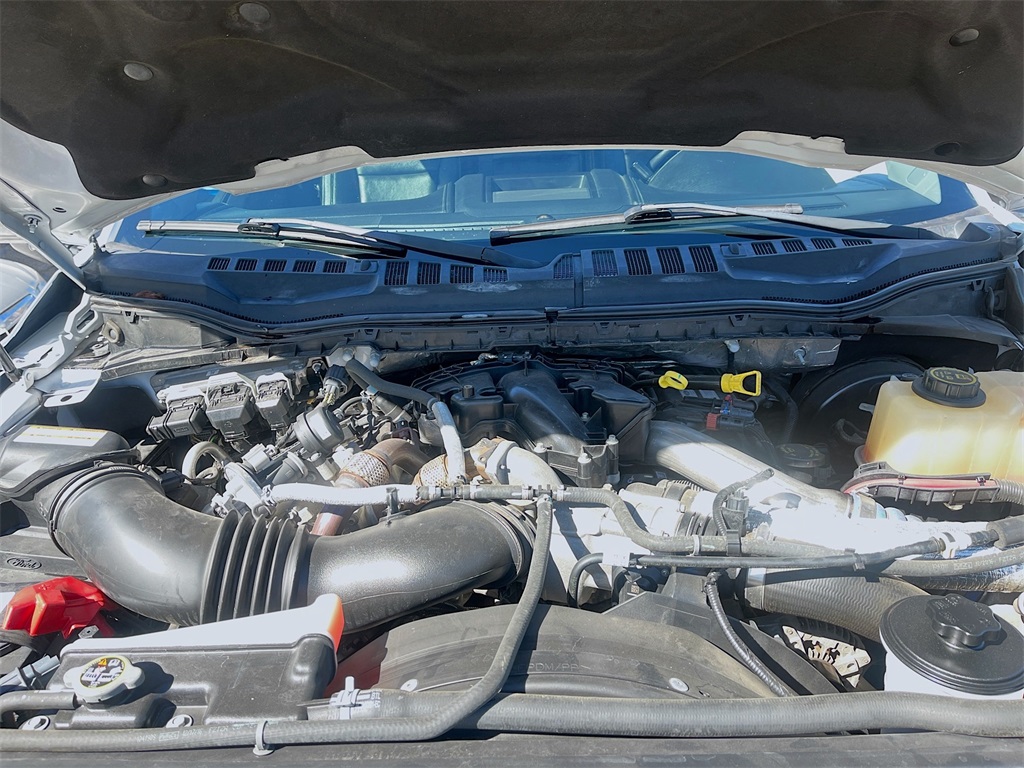 2017 Ford F-250SD Lariat White at Autostrade