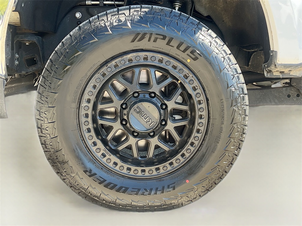 2017 Ford F-250SD Lariat White at Autostrade