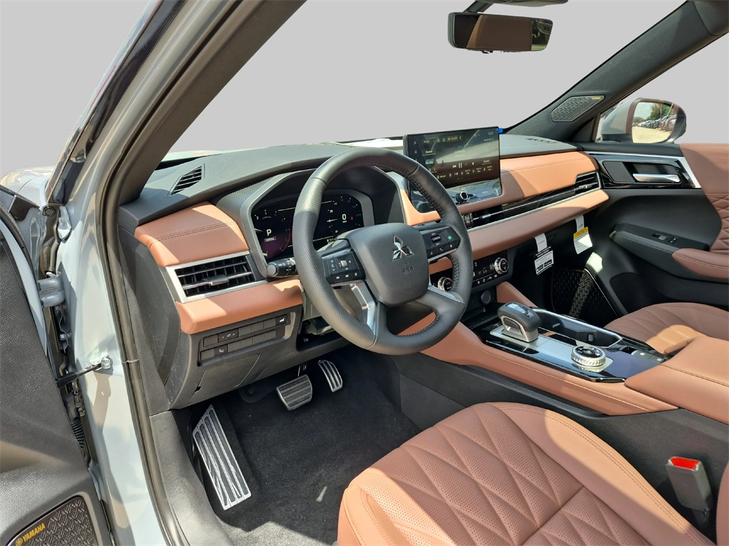 2025 Mitsubishi Outlander SEL - 8