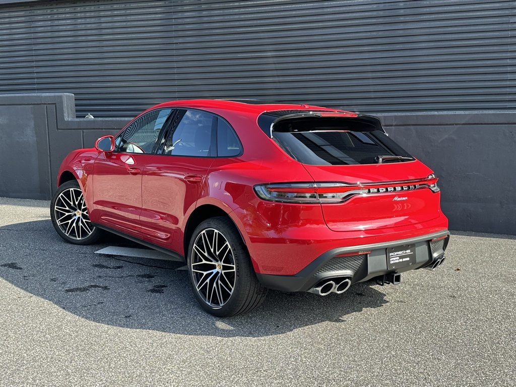 2025 Porsche Macan photo 3