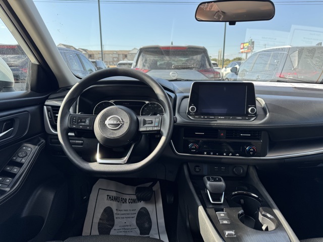 2024 Nissan Rogue SV photo 3
