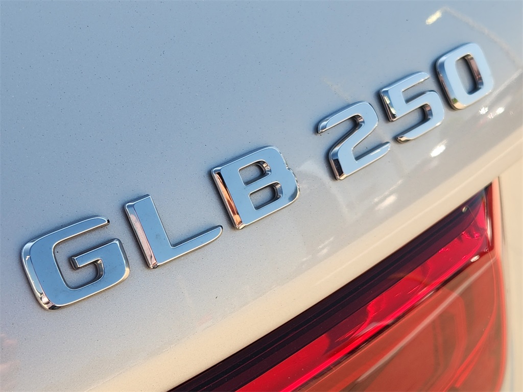 2021 Mercedes-Benz GLB GLB 250 - 11