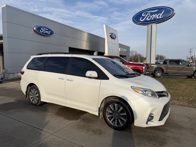 2020 Toyota Sienna XLE 7-Passenger AWD