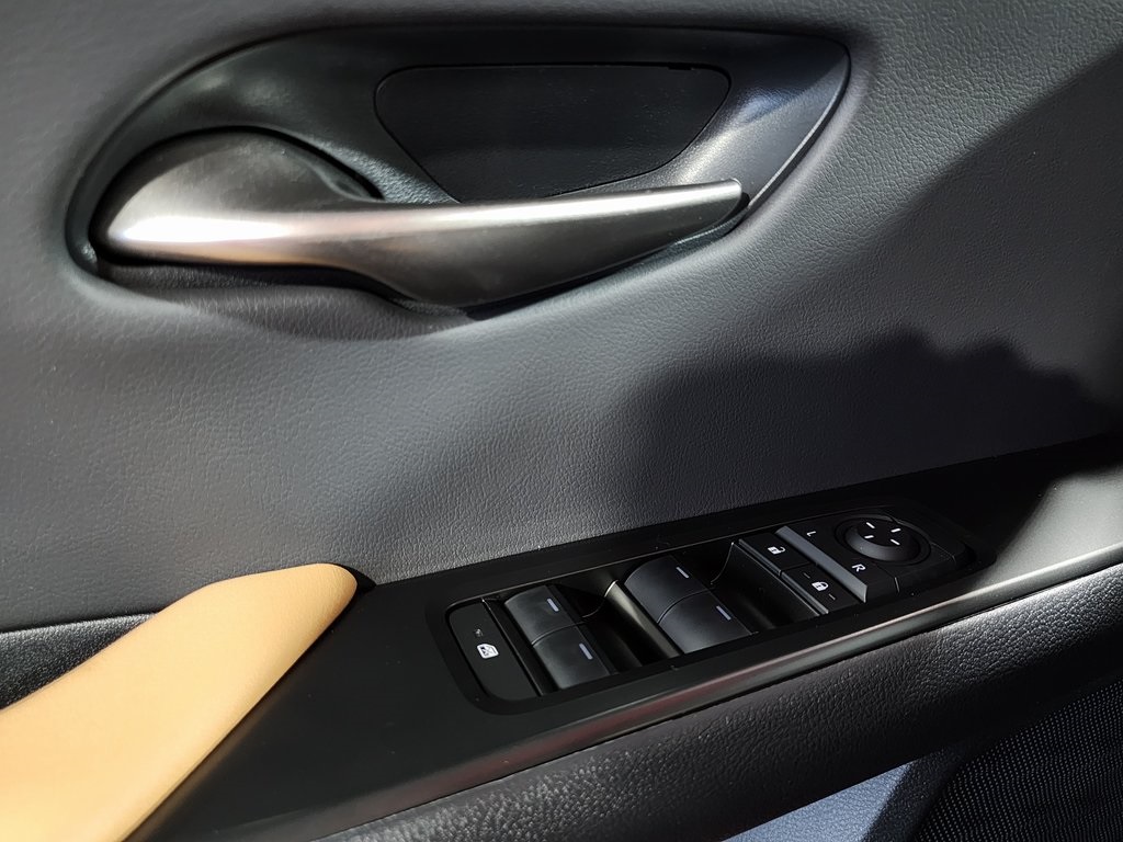 Thumbnail: 2025 Lexus UX - 13