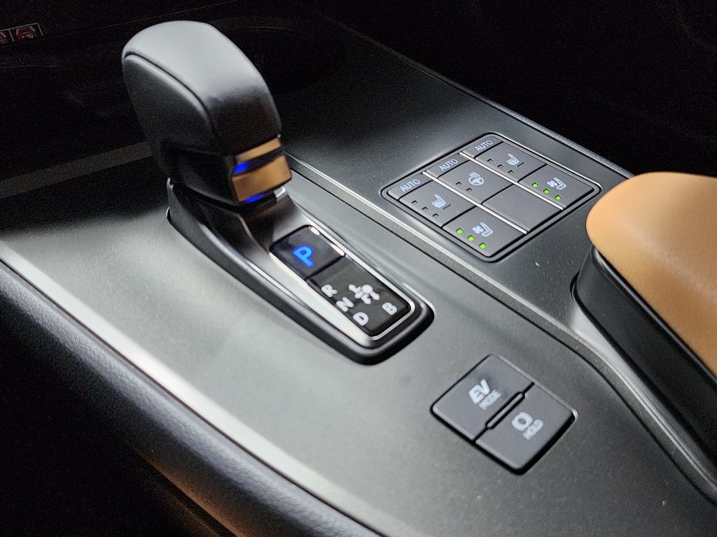 Thumbnail: 2025 Lexus UX - 24