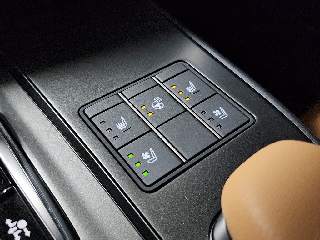 Thumbnail: 2025 Lexus UX - 25