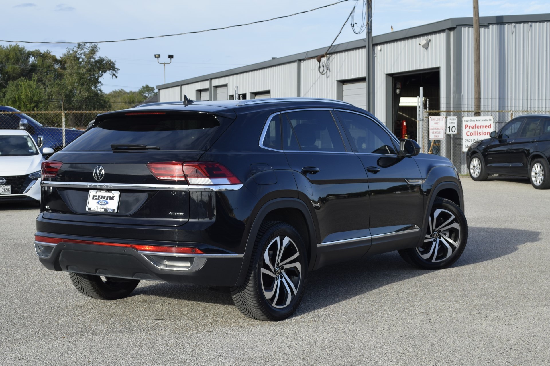 2023 Volkswagen Atlas Cross Sport 2.0T SEL - 10