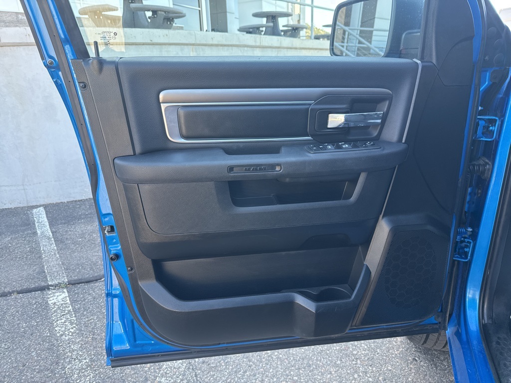2022 Ram 1500 Classic Warlock photo 9