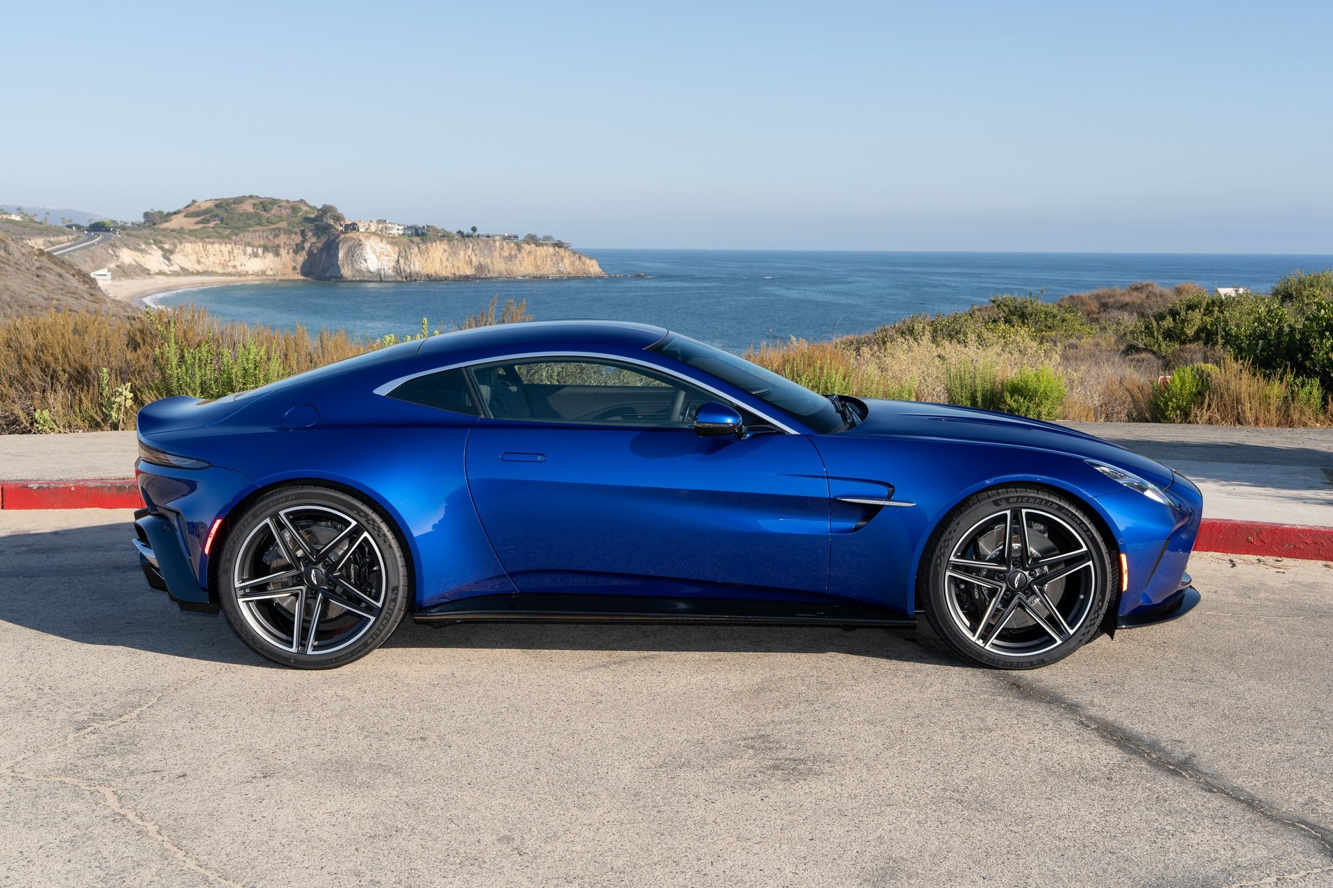 Aston Martin 2026 V8 Vantage 
