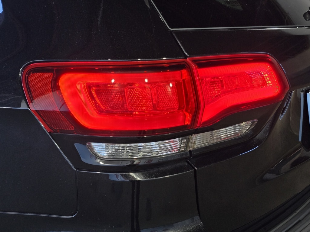 Thumbnail: 2015 Jeep Grand Cherokee - 10