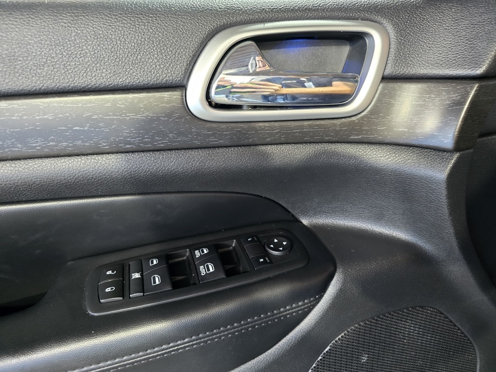 Thumbnail: 2015 Jeep Grand Cherokee - 13