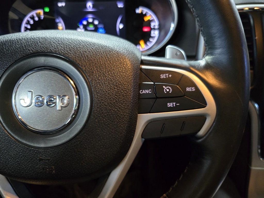 Thumbnail: 2015 Jeep Grand Cherokee - 17