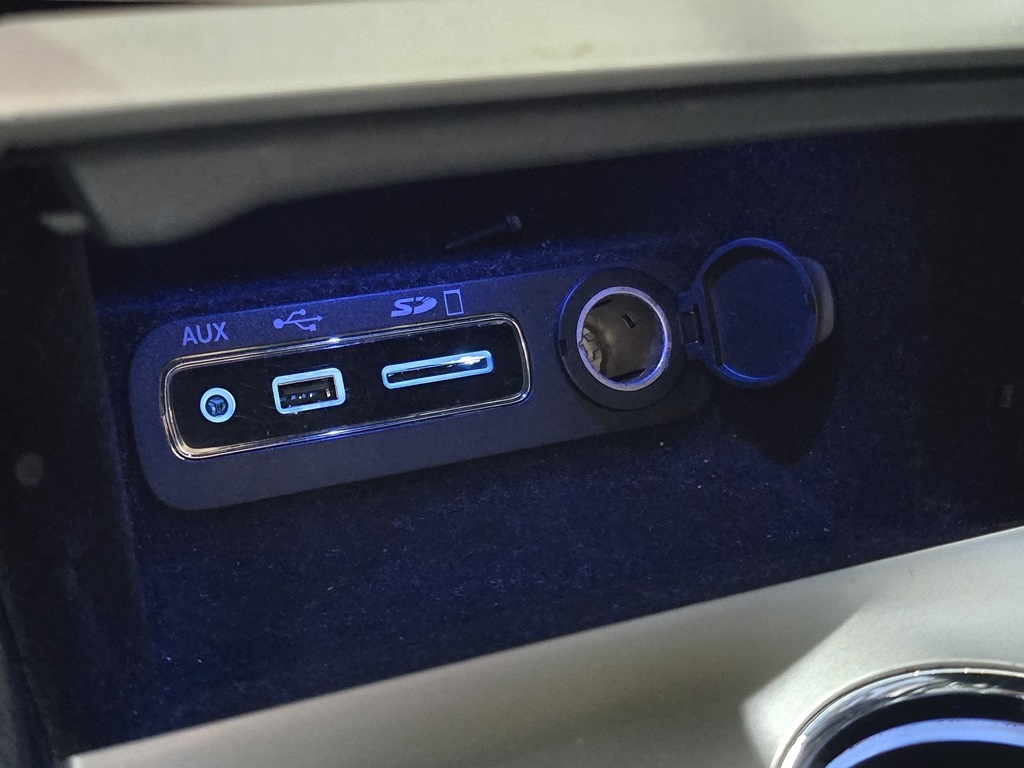 Thumbnail: 2015 Jeep Grand Cherokee - 23