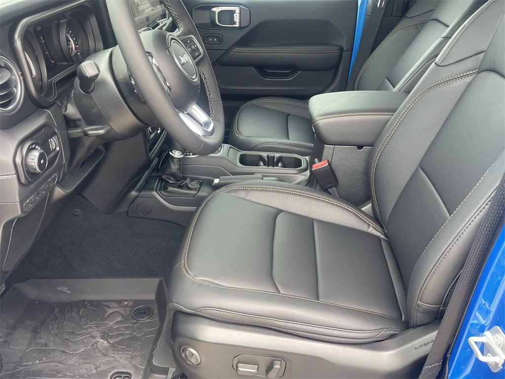 2025 Jeep Wrangler Sahara - 3