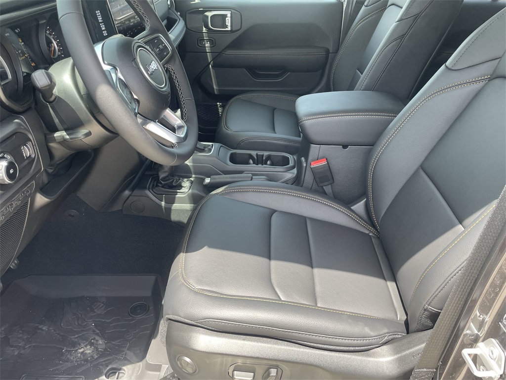 2025 Jeep Wrangler Sahara - 3