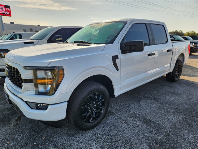2015 Ford F-250SD Platinum White at Autostrade