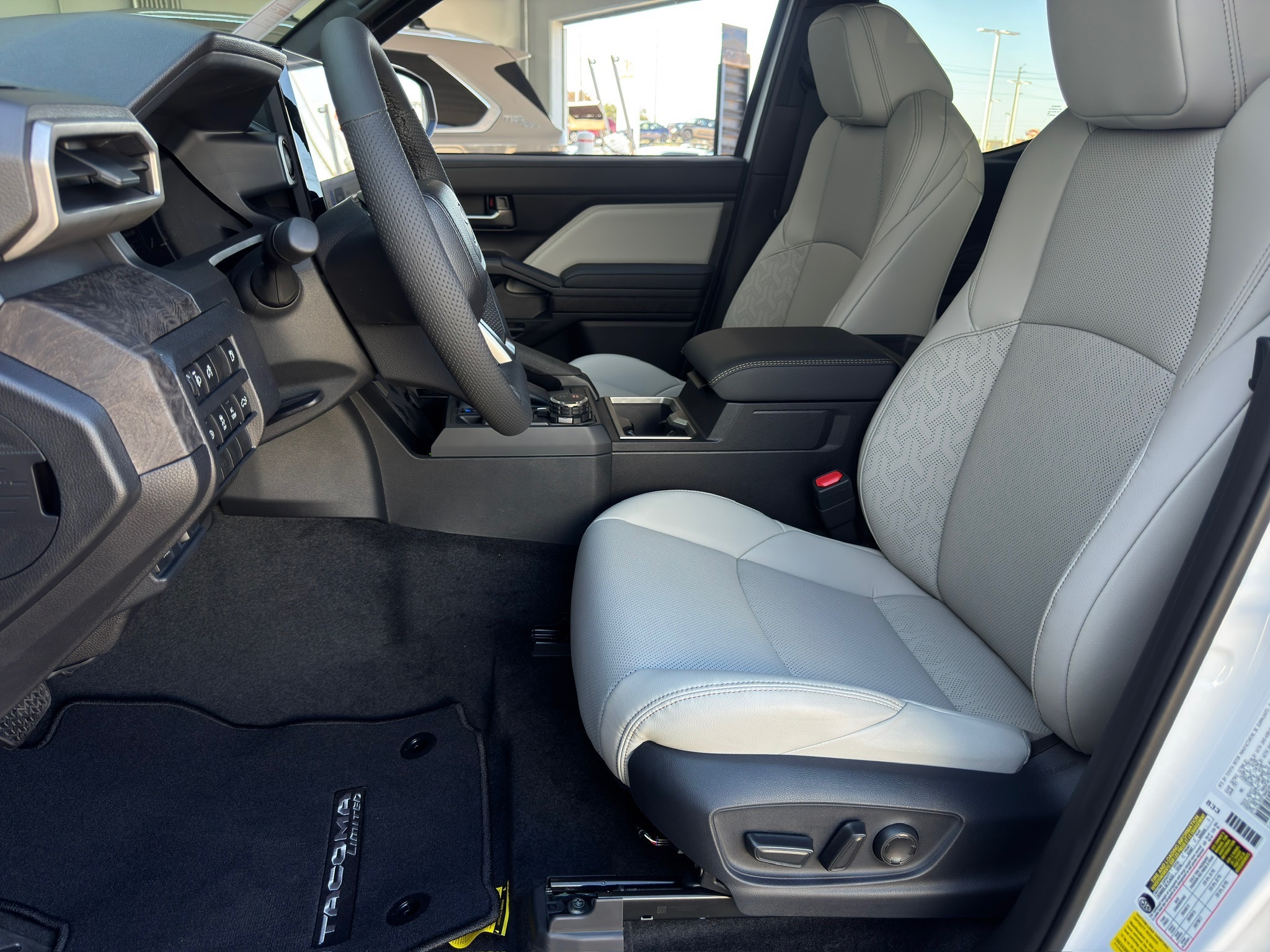 2025 Toyota Tacoma Hybrid Limited - 9