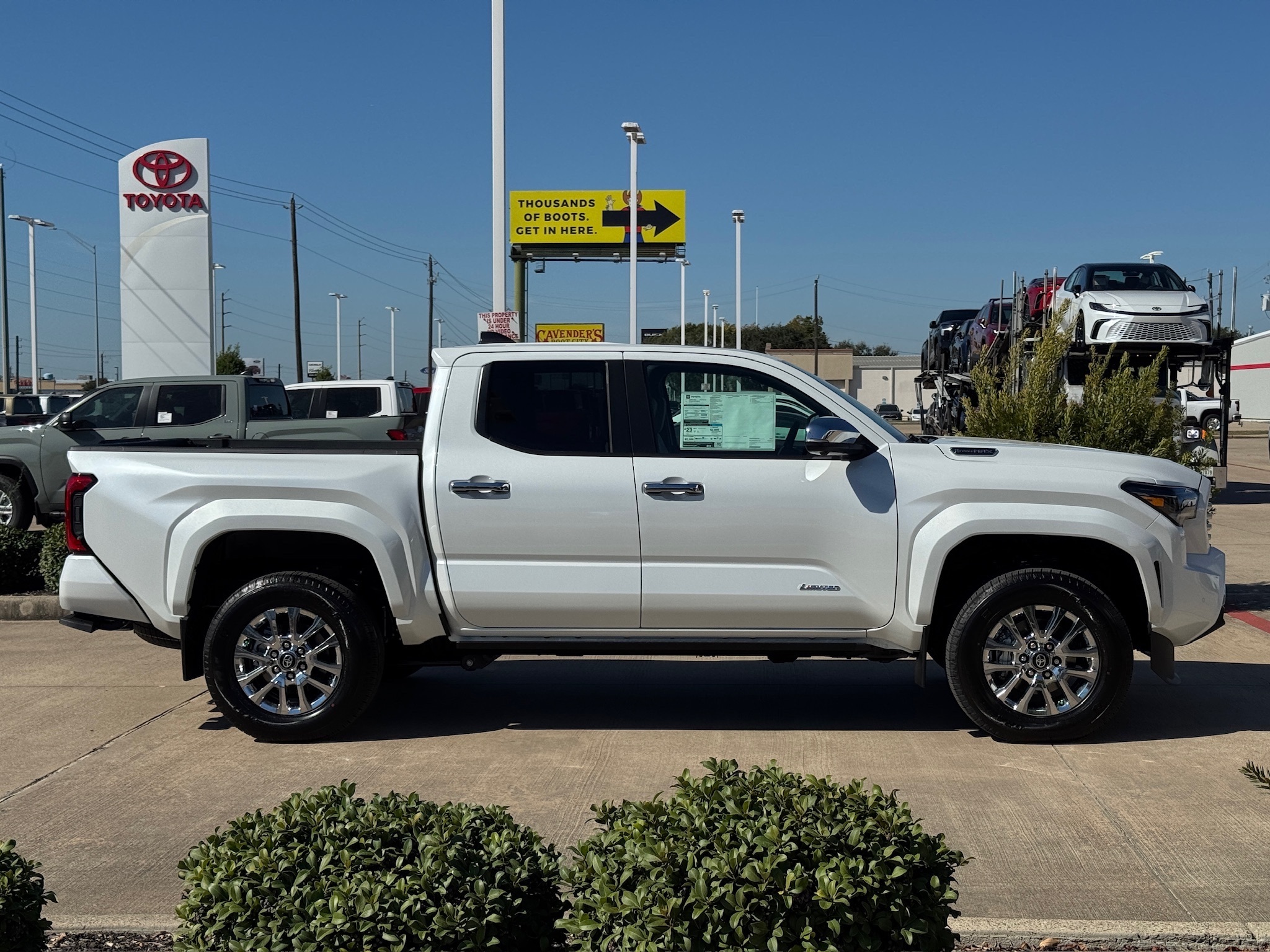 2025 Toyota Tacoma Hybrid Limited - 11