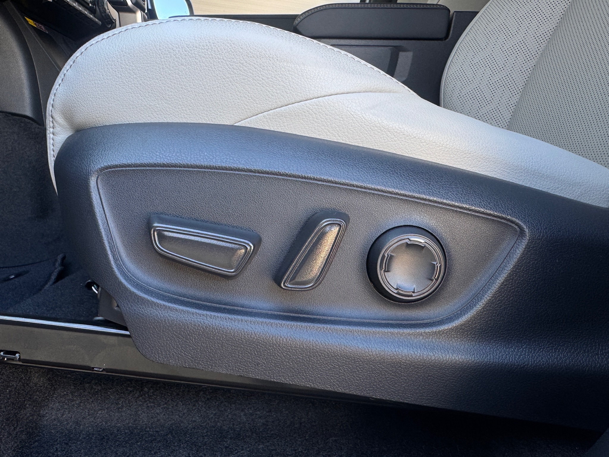 2025 Toyota Tacoma Hybrid Limited - 8