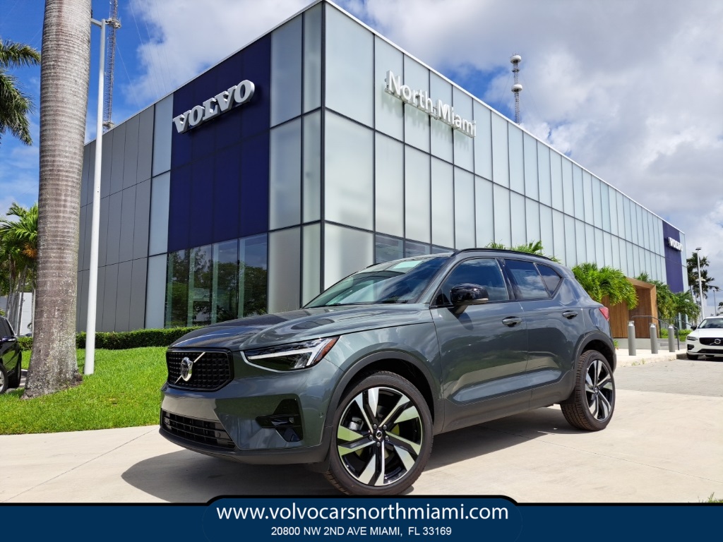 2026 Volvo XC40 B4 Plus
