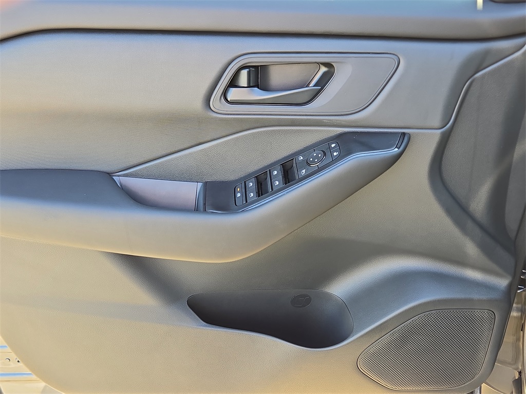 2026 Nissan Rogue S photo 12