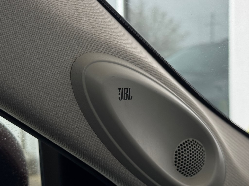 2022 Toyota Highlander Hybrid Limited - 9