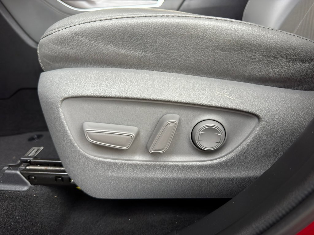 2022 Toyota Highlander Hybrid Limited - 10