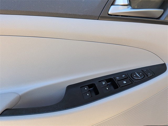 2016 Hyundai Tucson SE - 8