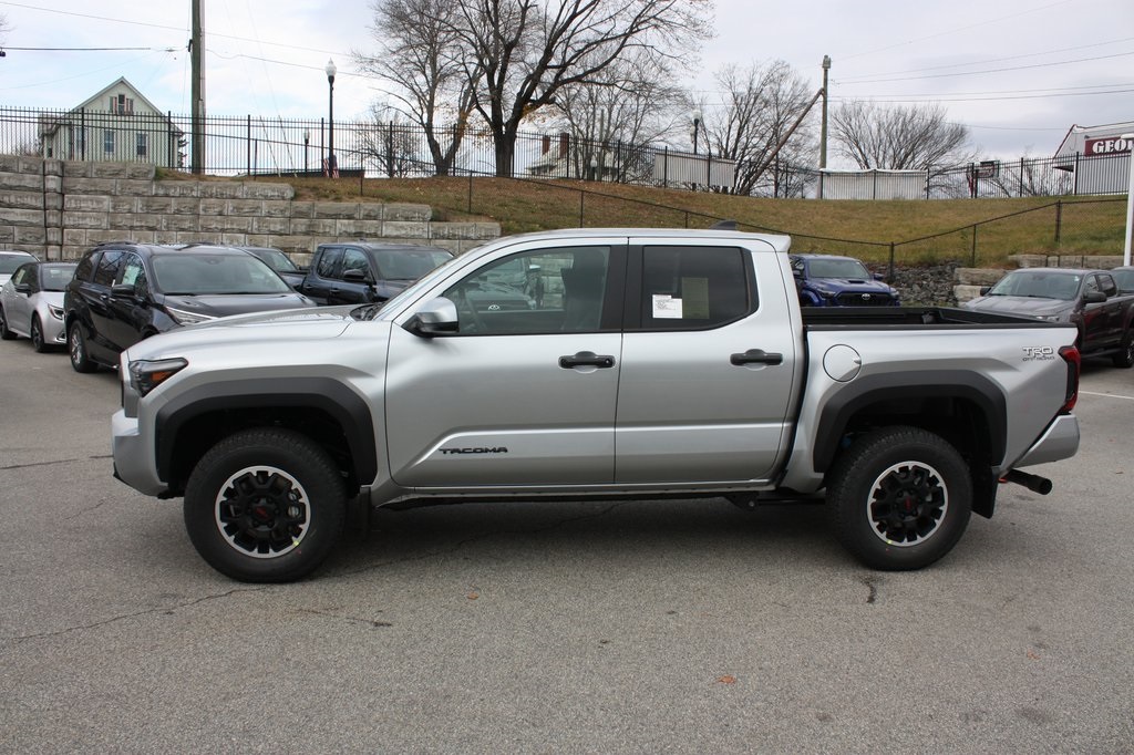 2025 Toyota Tacoma TRD Off-Road photo 2