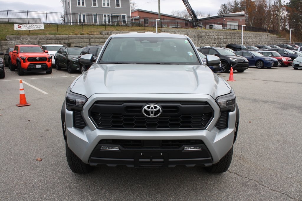 2025 Toyota Tacoma TRD Off-Road photo 3